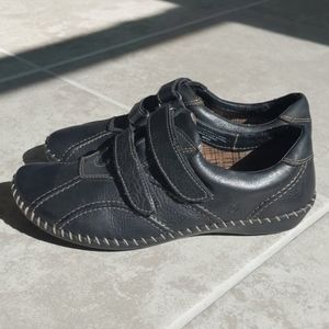 Born Leather Strap Low Top Walking Shoe Sz 7
